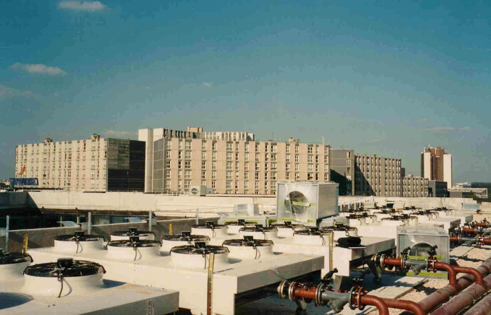COLISÉE MARCEAU OFFICE - France.SHV 500 air cooled condenser